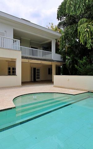 Casa de condomínio para alugar com 576m², 4 quartos e 4 vagasPiscina