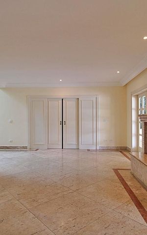 Casa de condomínio para alugar com 576m², 4 quartos e 4 vagasSala