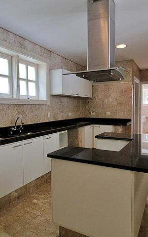 Casa de condomínio para alugar com 576m², 4 quartos e 4 vagasCozinha