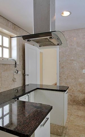 Casa de condomínio para alugar com 576m², 4 quartos e 4 vagasCozinha