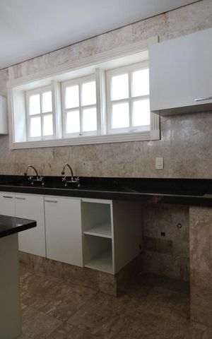 Casa de condomínio para alugar com 576m², 4 quartos e 4 vagasCozinha