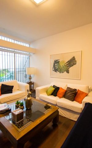 Casa à venda com 300m², 4 quartos e 2 vagas Casa à venda com 300m², 4 quartos e 2 vagasSala