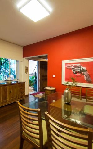 Casa à venda com 300m², 4 quartos e 2 vagas Casa à venda com 300m², 4 quartos e 2 vagasSala