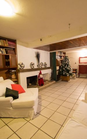 Casa à venda com 300m², 4 quartos e 2 vagas Casa à venda com 300m², 4 quartos e 2 vagasSala