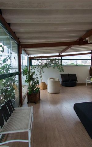 Casa à venda com 300m², 4 quartos e 2 vagas Casa à venda com 300m², 4 quartos e 2 vagasCobertura