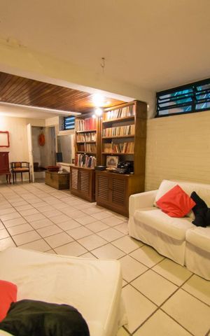Casa à venda com 300m², 4 quartos e 2 vagas Casa à venda com 300m², 4 quartos e 2 vagasSala