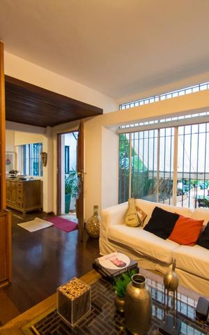 Casa à venda com 300m², 4 quartos e 2 vagas Casa à venda com 300m², 4 quartos e 2 vagasSala