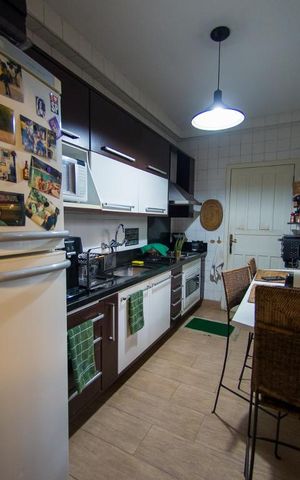 Casa à venda com 300m², 4 quartos e 2 vagas Casa à venda com 300m², 4 quartos e 2 vagasCozinha