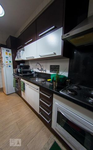 Casa à venda com 300m², 4 quartos e 2 vagas Casa à venda com 300m², 4 quartos e 2 vagasCozinha