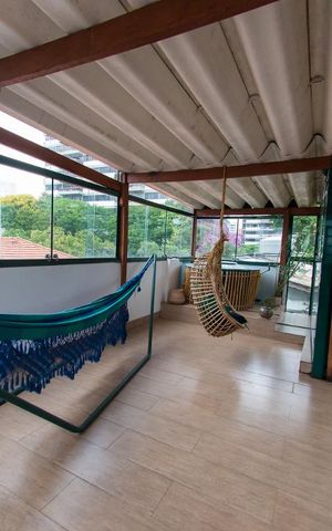Casa à venda com 300m², 4 quartos e 2 vagas Casa à venda com 300m², 4 quartos e 2 vagasCobertura