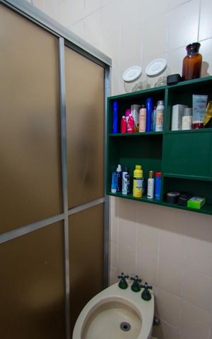 Casa à venda com 300m², 4 quartos e 2 vagas Casa à venda com 300m², 4 quartos e 2 vagasBanheiro