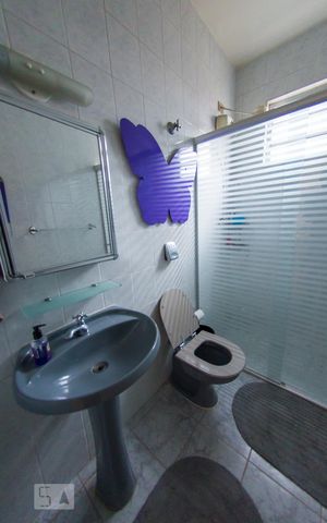 Casa à venda com 300m², 4 quartos e 2 vagas Casa à venda com 300m², 4 quartos e 2 vagasBanheiro da Suíte