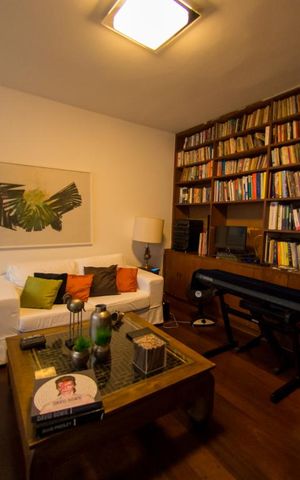 Casa à venda com 300m², 4 quartos e 2 vagas Casa à venda com 300m², 4 quartos e 2 vagasSala