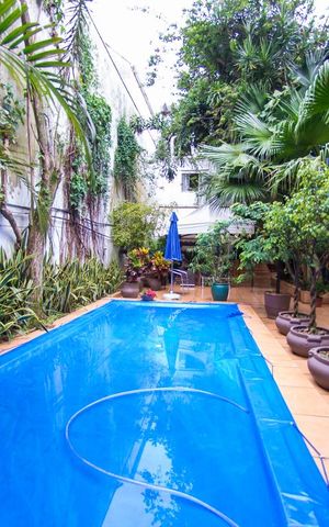 Casa à venda com 300m², 4 quartos e 2 vagas Casa à venda com 300m², 4 quartos e 2 vagasPiscina