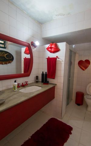 Casa à venda com 300m², 4 quartos e 2 vagas Casa à venda com 300m², 4 quartos e 2 vagasBanheiro