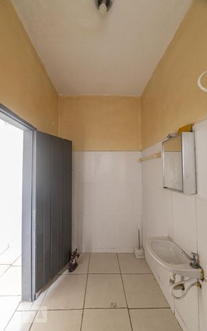 Casa para alugar com 40m², 1 quarto e sem vaga Casa para alugar com 40m², 1 quarto e sem vagaBanheiro Social