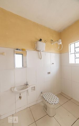 Casa para alugar com 40m², 1 quarto e sem vaga Casa para alugar com 40m², 1 quarto e sem vagaBanheiro Social