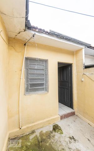 Casa para alugar com 40m², 1 quarto e sem vaga Casa para alugar com 40m², 1 quarto e sem vagaEntrada