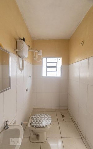 Casa para alugar com 40m², 1 quarto e sem vaga Casa para alugar com 40m², 1 quarto e sem vagaBanheiro Social