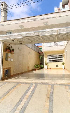 Casa à venda com 150m², 3 quartos e 4 vagas Casa à venda com 150m², 3 quartos e 4 vagasFachada