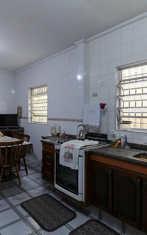 Casa à venda com 150m², 3 quartos e 4 vagas Casa à venda com 150m², 3 quartos e 4 vagasCozinha