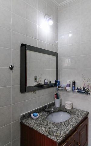 Casa à venda com 150m², 3 quartos e 4 vagas Casa à venda com 150m², 3 quartos e 4 vagasBanheiro da Suíte 1