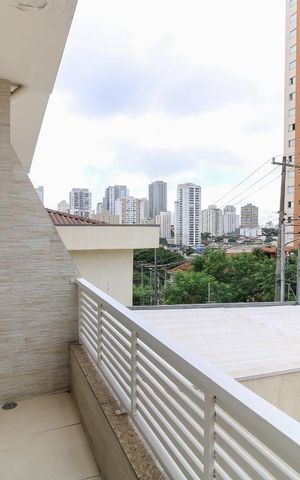 Casa à venda com 150m², 3 quartos e 4 vagas Casa à venda com 150m², 3 quartos e 4 vagasVaranda da Suíte 1