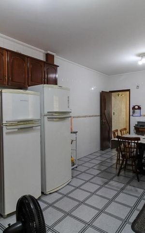 Casa à venda com 150m², 3 quartos e 4 vagas Casa à venda com 150m², 3 quartos e 4 vagasCozinha