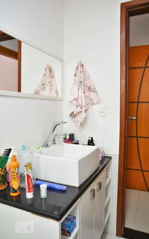 Casa de condomínio à venda com 97m², 3 quartos e sem vagaBanheiro