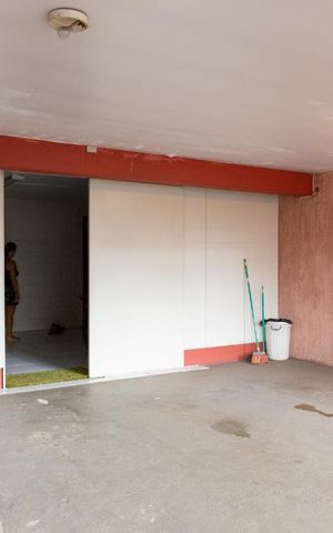 Casa à venda com 283m², 3 quartos e 4 vagas Casa à venda com 283m², 3 quartos e 4 vagasGaragem
