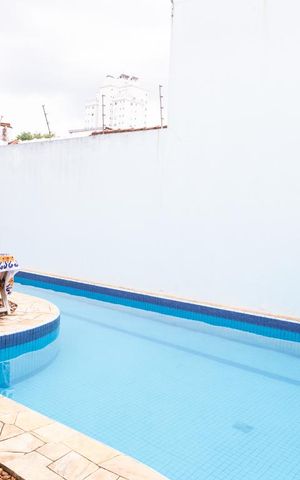 Casa à venda com 283m², 3 quartos e 4 vagas Casa à venda com 283m², 3 quartos e 4 vagasPiscina