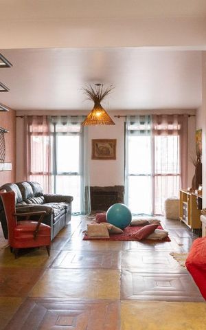 Casa à venda com 283m², 3 quartos e 4 vagas Casa à venda com 283m², 3 quartos e 4 vagasSala 1