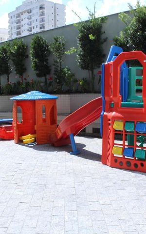 Apartamento à venda com 180m², 4 quartos e 2 vagas Apartamento à venda com 180m², 4 quartos e 2 vagasÁrea Comum - Playground