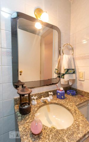 Apartamento à venda com 201m², 4 quartos e 4 vagas Apartamento à venda com 201m², 4 quartos e 4 vagasBanheiro
