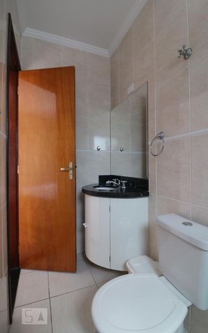 Casa de condomínio à venda com 90m², 3 quartos e 4 vagas Casa de condomínio à venda com 90m², 3 quartos e 4 vagasBanheiro da Suíte 1