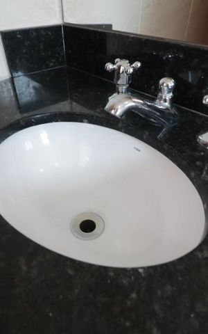 Casa de condomínio à venda com 90m², 3 quartos e 4 vagas Casa de condomínio à venda com 90m², 3 quartos e 4 vagasBanheiro da Suíte 1 - pia