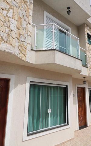 Casa de condomínio à venda com 90m², 3 quartos e 4 vagas Casa de condomínio à venda com 90m², 3 quartos e 4 vagasFachada
