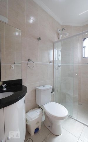 Casa de condomínio à venda com 90m², 3 quartos e 4 vagas Casa de condomínio à venda com 90m², 3 quartos e 4 vagasBanheiro da Suíte 1