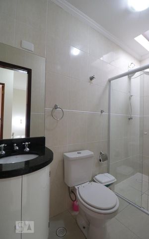 Casa de condomínio à venda com 90m², 3 quartos e 4 vagas Casa de condomínio à venda com 90m², 3 quartos e 4 vagasBanheiro Social