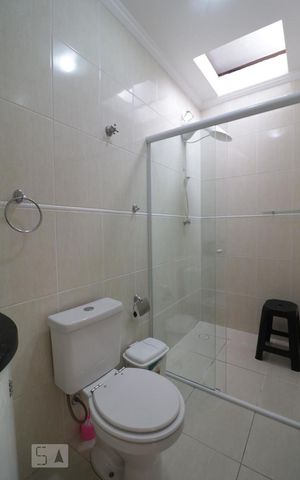Casa de condomínio à venda com 90m², 3 quartos e 4 vagas Casa de condomínio à venda com 90m², 3 quartos e 4 vagasBanheiro Social