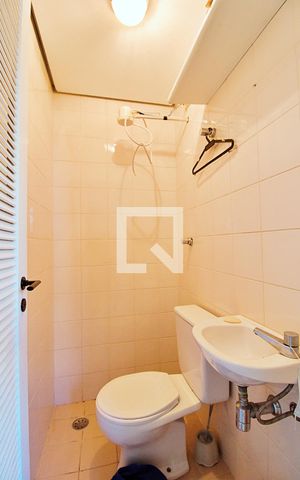 Apartamento para alugar com 150m², 4 quartos e 2 vagas Apartamento para alugar com 150m², 4 quartos e 2 vagasBanheiro de Serviço