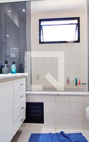 Apartamento para alugar com 150m², 4 quartos e 2 vagas Apartamento para alugar com 150m², 4 quartos e 2 vagasBanheiro da Suíte 1
