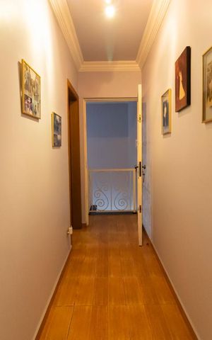 Casa à venda com 357m², 3 quartos e 7 vagas Casa à venda com 357m², 3 quartos e 7 vagasCorredor