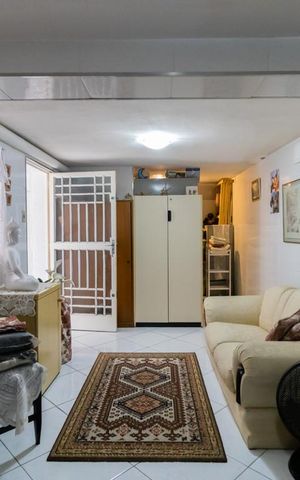 Casa à venda com 357m², 3 quartos e 7 vagas Casa à venda com 357m², 3 quartos e 7 vagasQuarto de Serviço