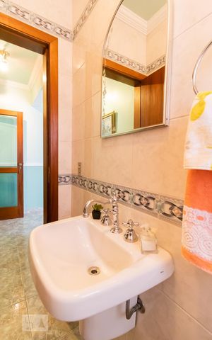 Casa à venda com 357m², 3 quartos e 7 vagas Casa à venda com 357m², 3 quartos e 7 vagasLavabo