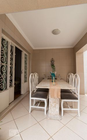 Casa à venda com 357m², 3 quartos e 7 vagas Casa à venda com 357m², 3 quartos e 7 vagasQuintal