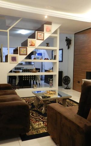 Casa à venda com 250m², 4 quartos e 2 vagasSala