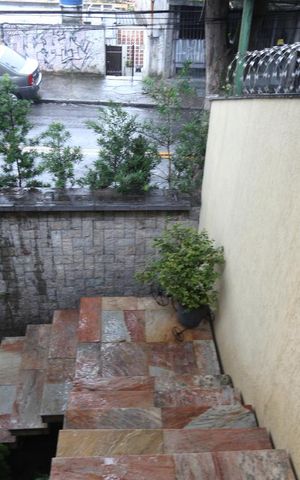 Casa à venda com 200m², 3 quartos e 7 vagasEscadas