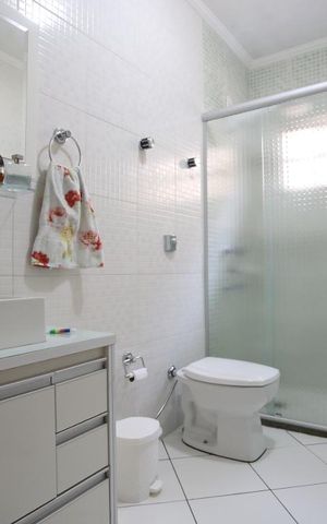 Casa à venda com 200m², 3 quartos e 7 vagasBanheiro