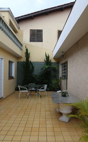 Casa à venda com 200m², 3 quartos e 7 vagasQuintal dos fundos e edícula